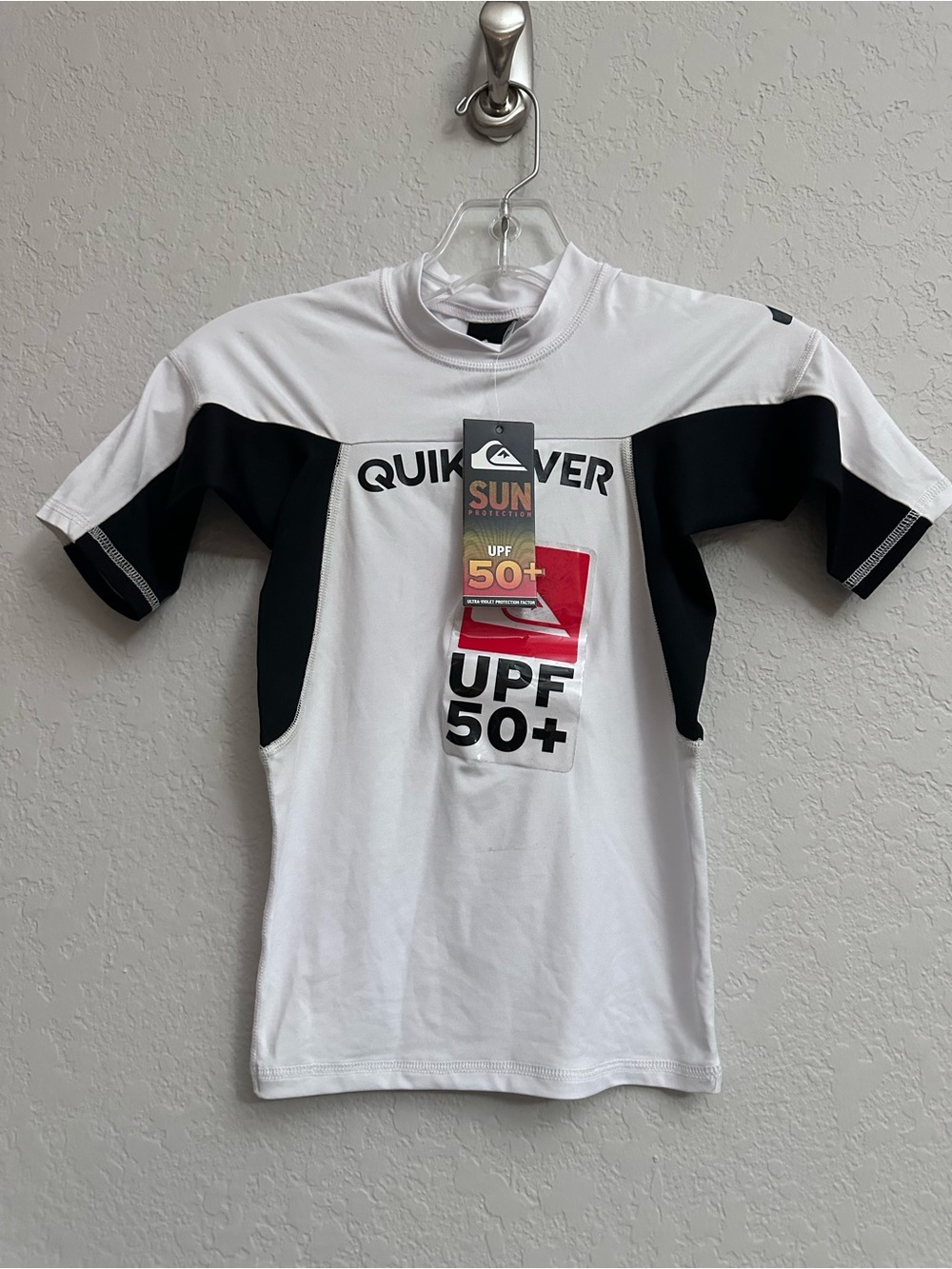 QUIKSILVER KIDS RETRO SURF BLACK WHITE RASHGUARD SHIRT UPF 50+ SIZE SMALL NWT